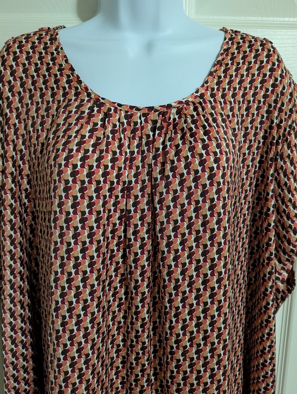 NWT Liz Claiborne 3X Burgundy Passion Geo Blouse - Picture 2 of 5